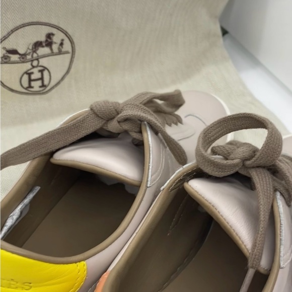 Hermes light grey sneakers with horse - Picture 2 of 8